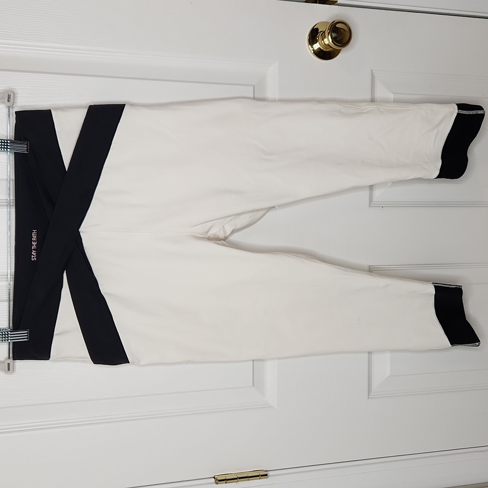 Calia by Carrie Underwood Stay the Path white black leggings cropped large
